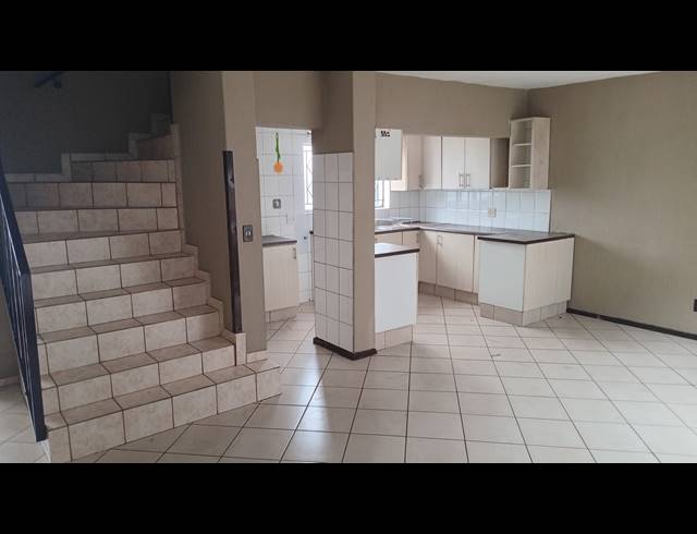 2 BEDROOM TOWNHOUSE FOR SALE IN PRIMROSE